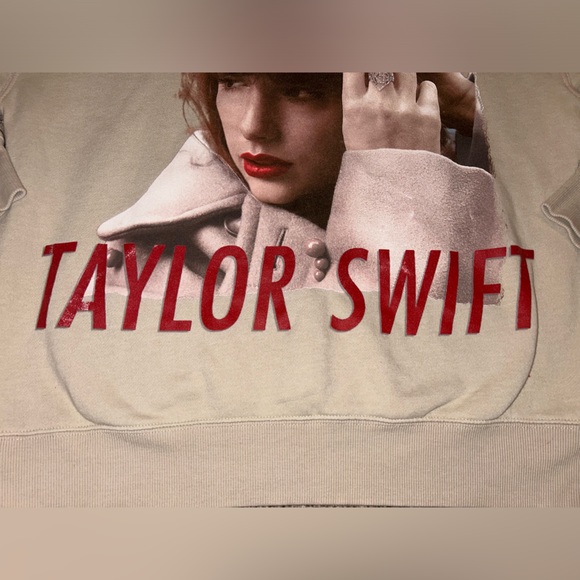 Taylor Swift Red (Taylor's Version) Sweatshirt, size medium - Picture 2 of 4